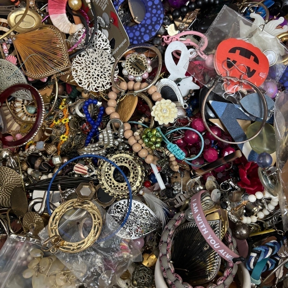 5 lb box Costume Mystery Jewelry Crafting Tangled Junk Broken Variety - Picture 3 of 4